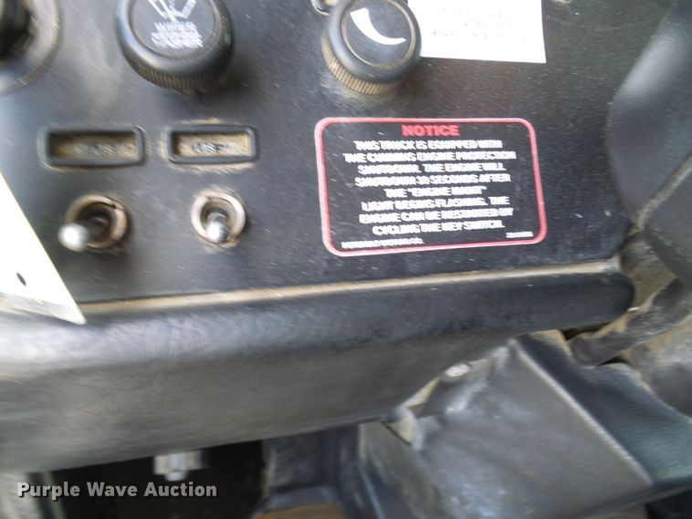 image for item EP9925 2005 Peterbilt 357  water truck