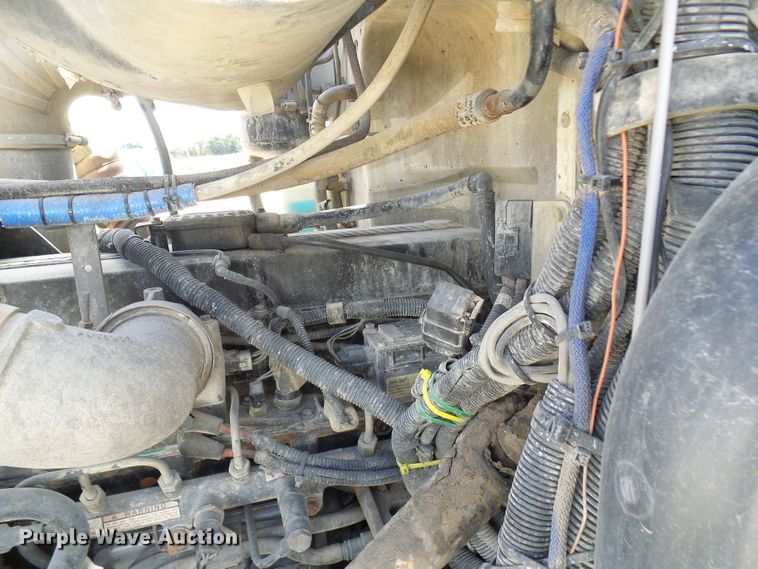 image for item EP9925 2005 Peterbilt 357  water truck