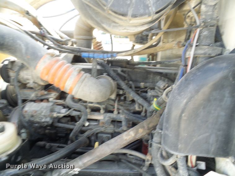 image for item EP9925 2005 Peterbilt 357  water truck