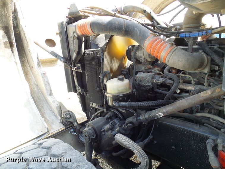 image for item EP9925 2005 Peterbilt 357  water truck