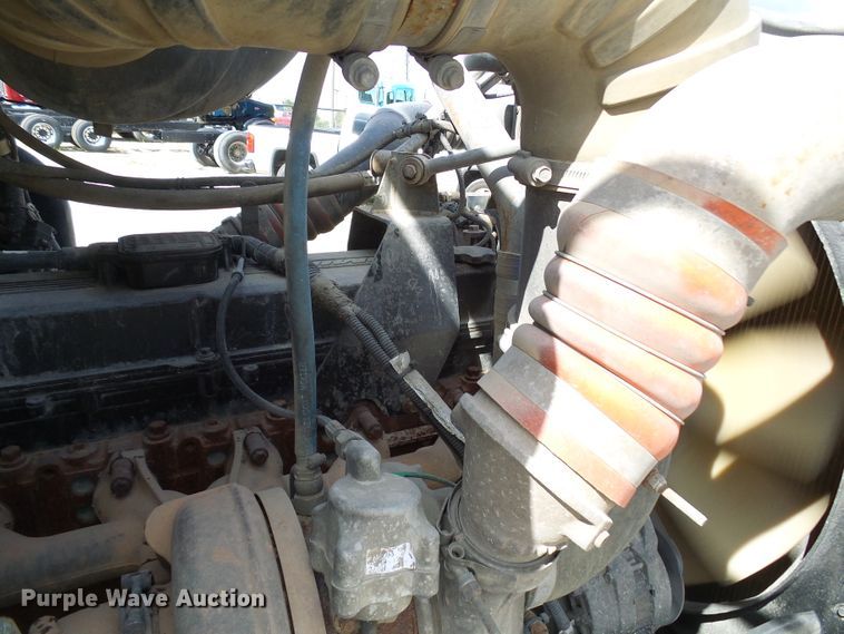 image for item EP9925 2005 Peterbilt 357  water truck