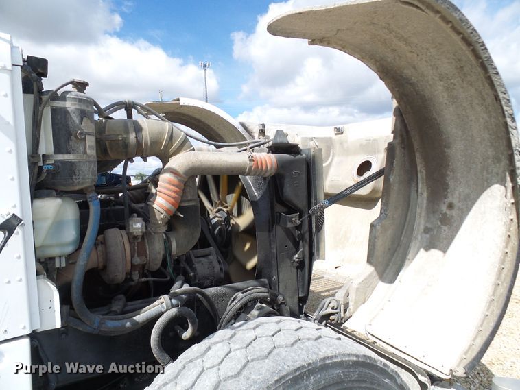 image for item EP9925 2005 Peterbilt 357  water truck