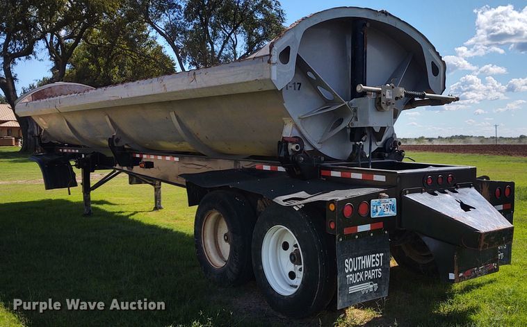 image for item EQ9438 2011 Construction Trailer Specialists side dump trailer
