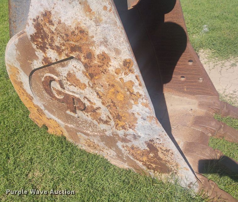 image for item EQ9440 CP 32"W excavator bucket