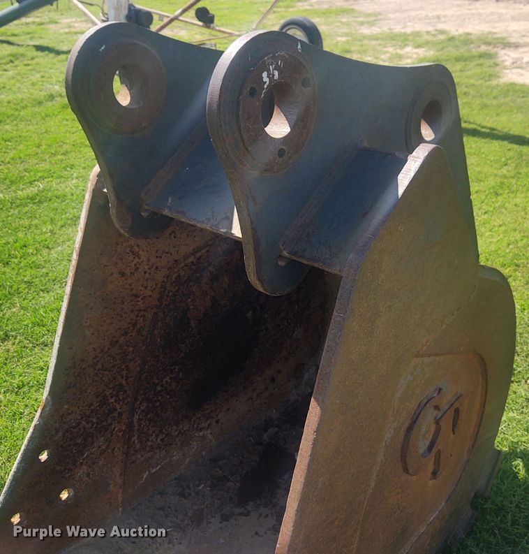 image for item EQ9440 CP 32"W excavator bucket