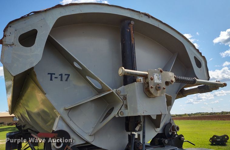 image for item EQ9440 CP 32"W excavator bucket