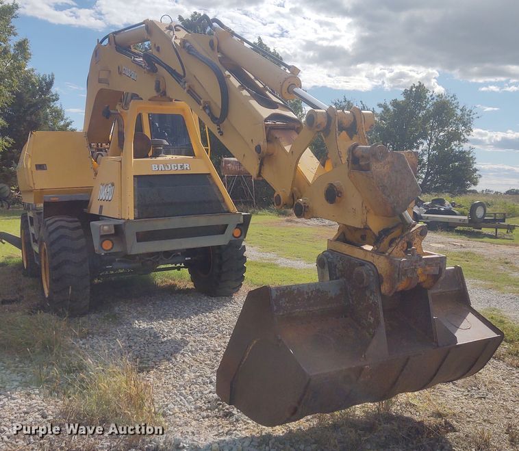 image for item EQ9445 Badger 1085D  wheeled excavator