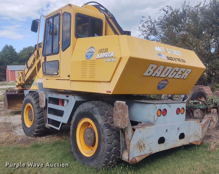 image for item EQ9445 Badger 1085D  wheeled excavator