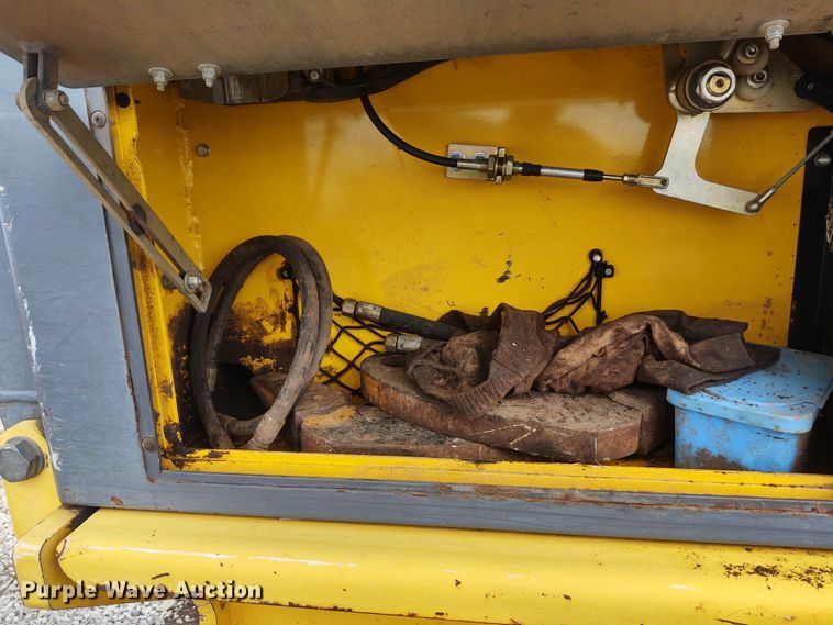 image for item EQ9446 New Holland DC100  dozer