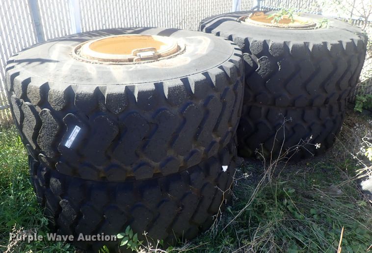 image for item GL9390 (4) 23.5R25 tires
