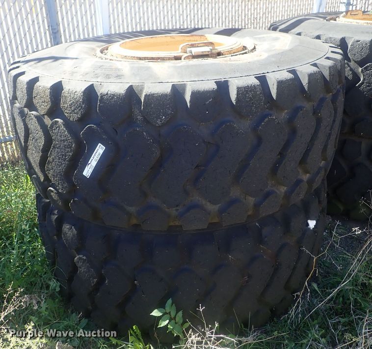 image for item GL9390 (4) 23.5R25 tires