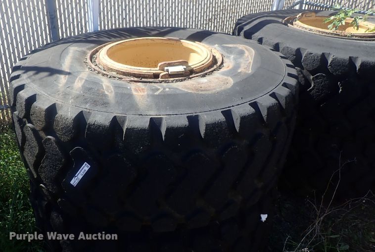 image for item GL9390 (4) 23.5R25 tires