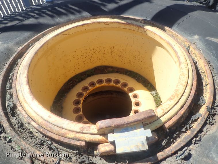 image for item GL9390 (4) 23.5R25 tires