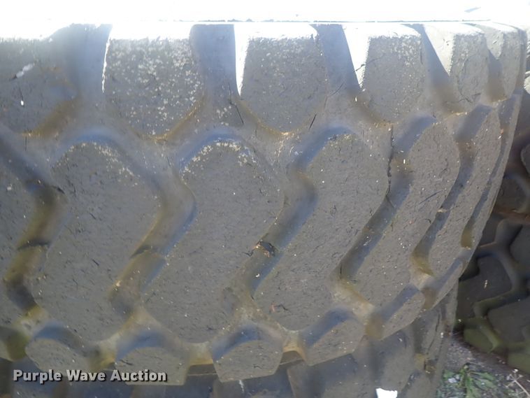 image for item GL9390 (4) 23.5R25 tires