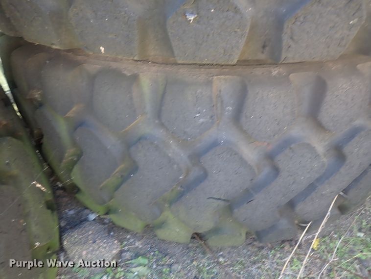 image for item GL9390 (4) 23.5R25 tires