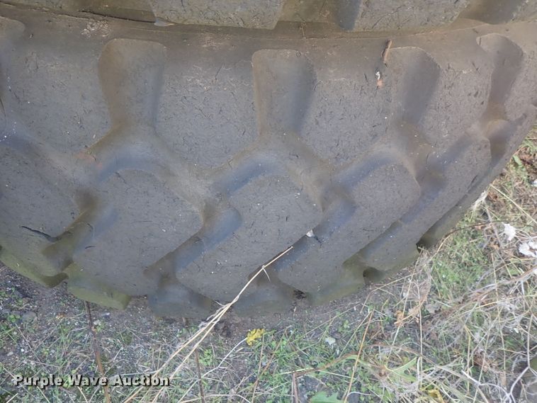 image for item GL9390 (4) 23.5R25 tires