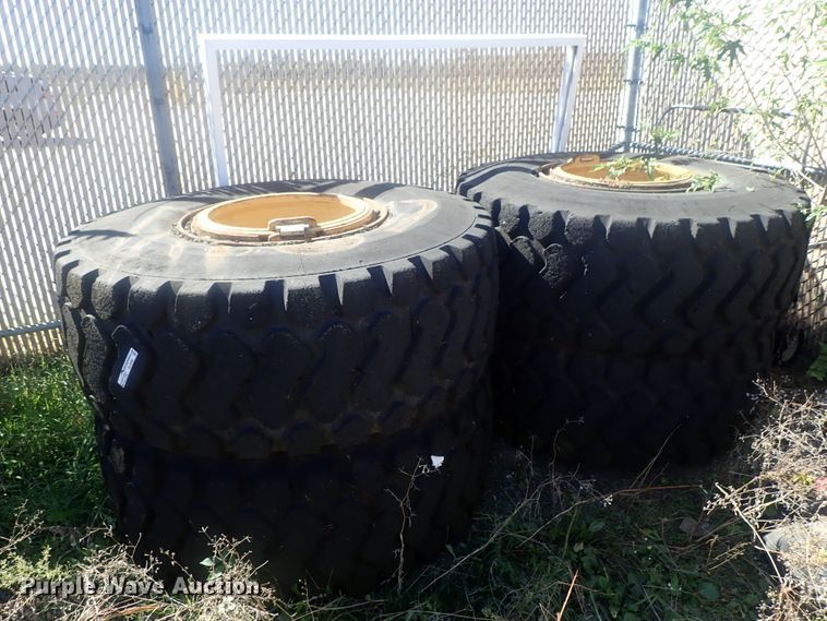 image for item GL9390 (4) 23.5R25 tires