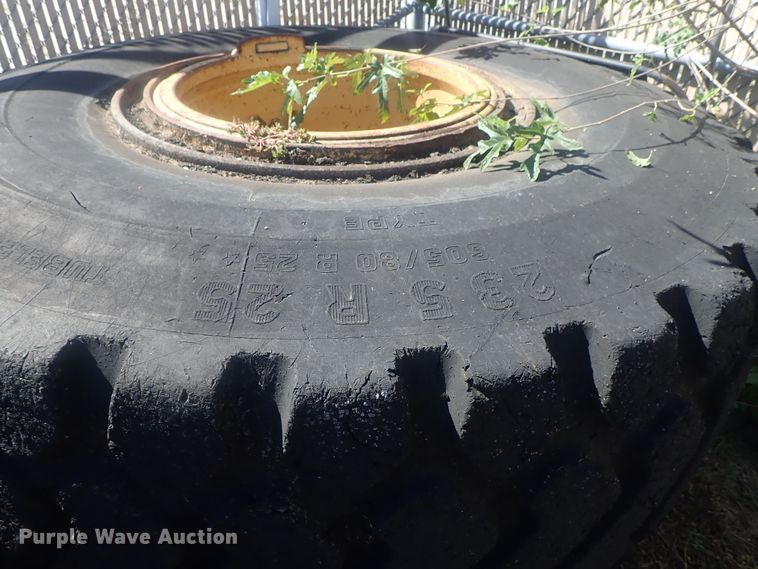 image for item GL9390 (4) 23.5R25 tires