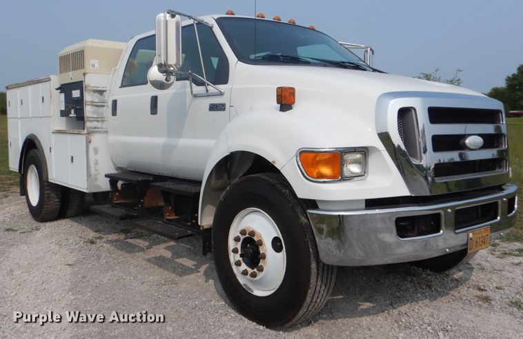 image for item GM9181 2009 Ford F750 Super Duty XL  utility truck