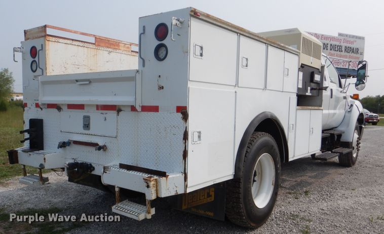 image for item GM9181 2009 Ford F750 Super Duty XL  utility truck