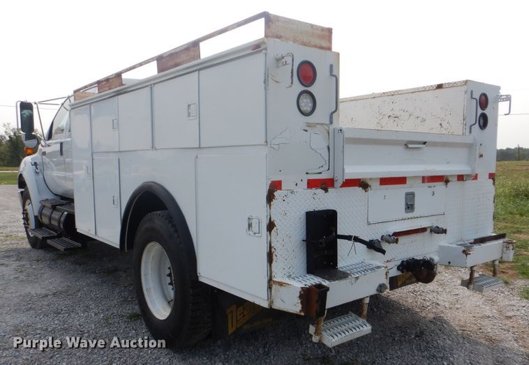 image for item GM9181 2009 Ford F750 Super Duty XL  utility truck