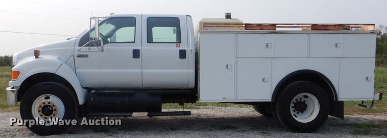 image for item GM9181 2009 Ford F750 Super Duty XL  utility truck