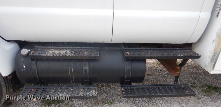 image for item GM9181 2009 Ford F750 Super Duty XL  utility truck