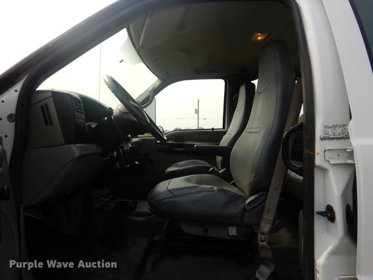 image for item GM9181 2009 Ford F750 Super Duty XL  utility truck