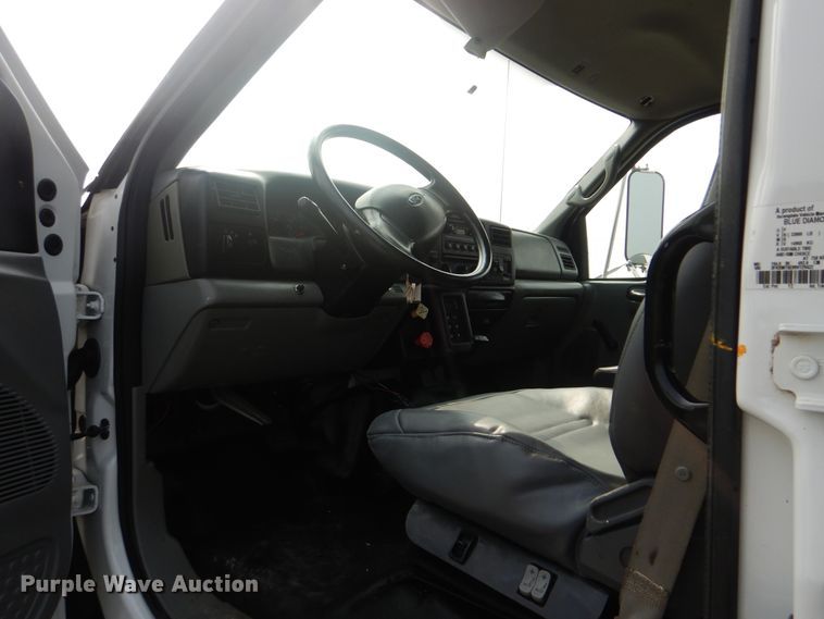 image for item GM9181 2009 Ford F750 Super Duty XL  utility truck