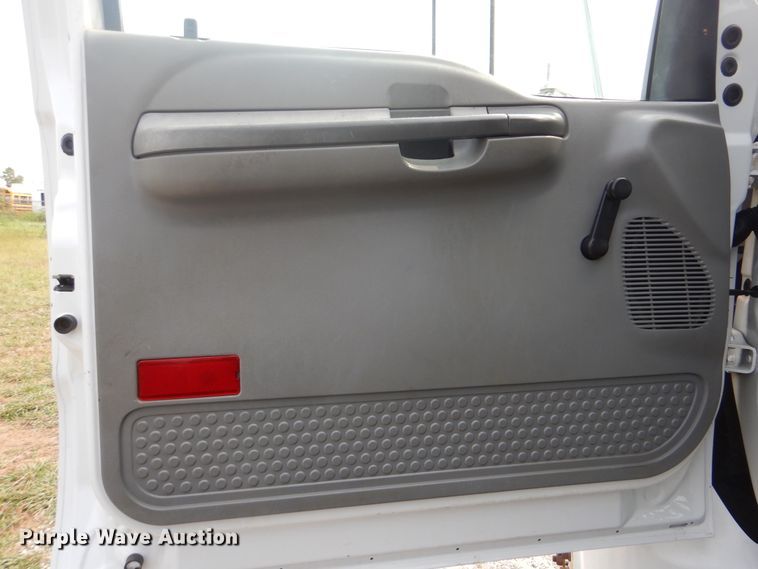 image for item GM9181 2009 Ford F750 Super Duty XL  utility truck