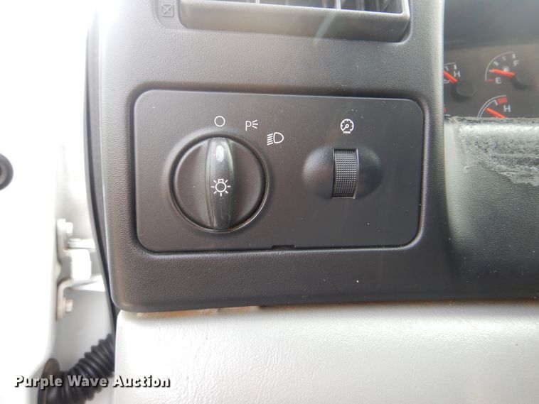 image for item GM9181 2009 Ford F750 Super Duty XL  utility truck