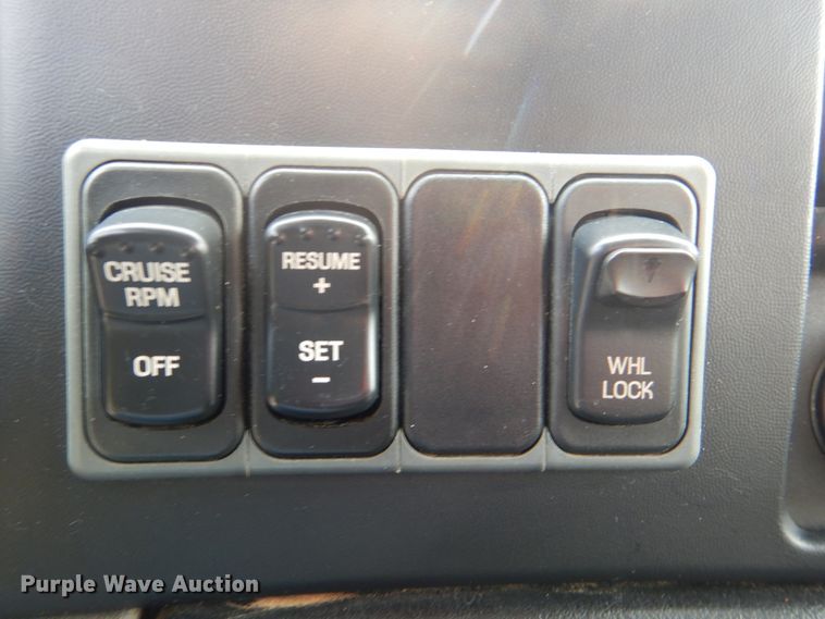 image for item GM9181 2009 Ford F750 Super Duty XL  utility truck