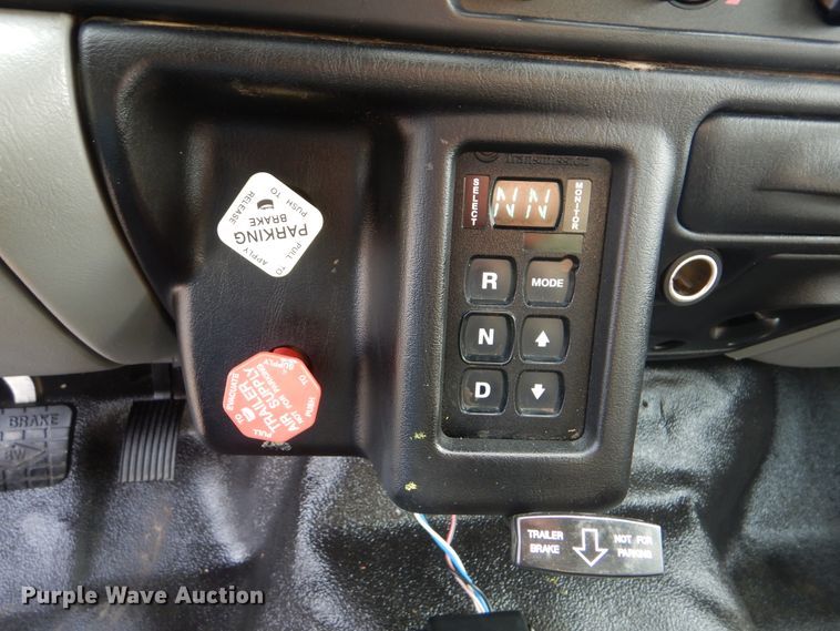 image for item GM9181 2009 Ford F750 Super Duty XL  utility truck