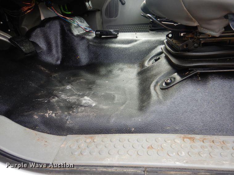 image for item GM9181 2009 Ford F750 Super Duty XL  utility truck