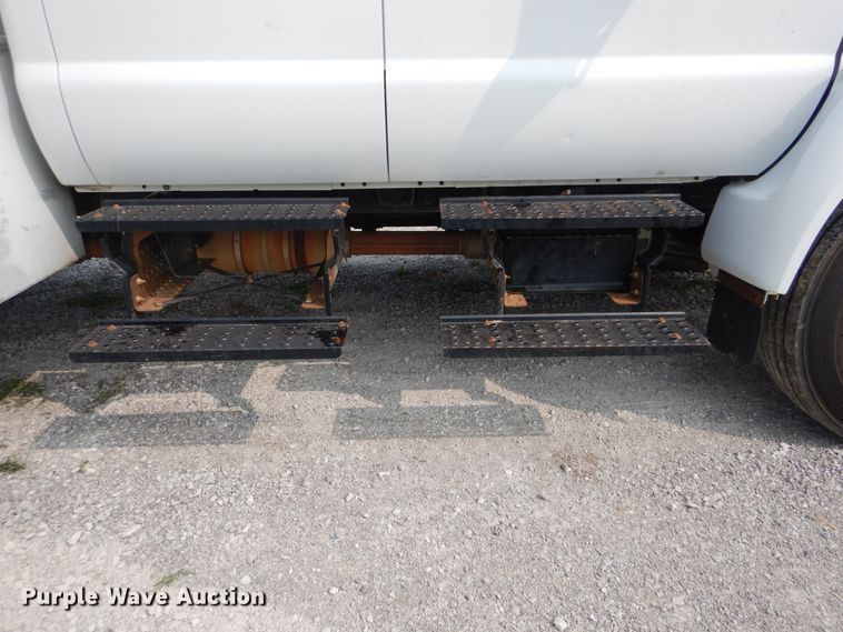 image for item GM9181 2009 Ford F750 Super Duty XL  utility truck