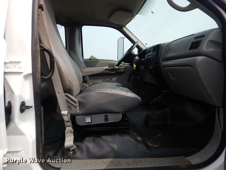 image for item GM9181 2009 Ford F750 Super Duty XL  utility truck