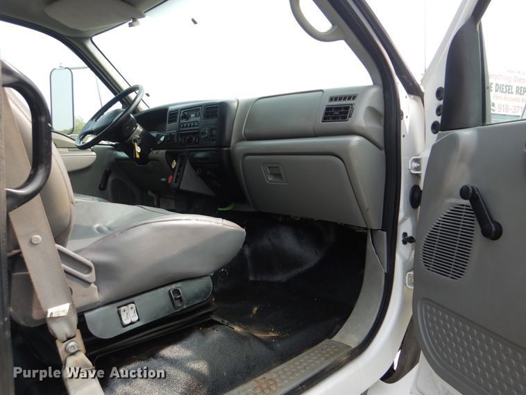 image for item GM9181 2009 Ford F750 Super Duty XL  utility truck