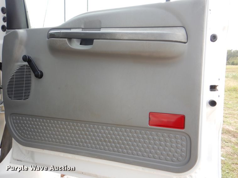 image for item GM9181 2009 Ford F750 Super Duty XL  utility truck