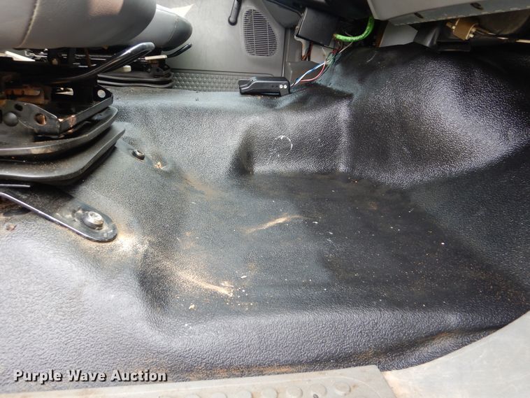 image for item GM9181 2009 Ford F750 Super Duty XL  utility truck