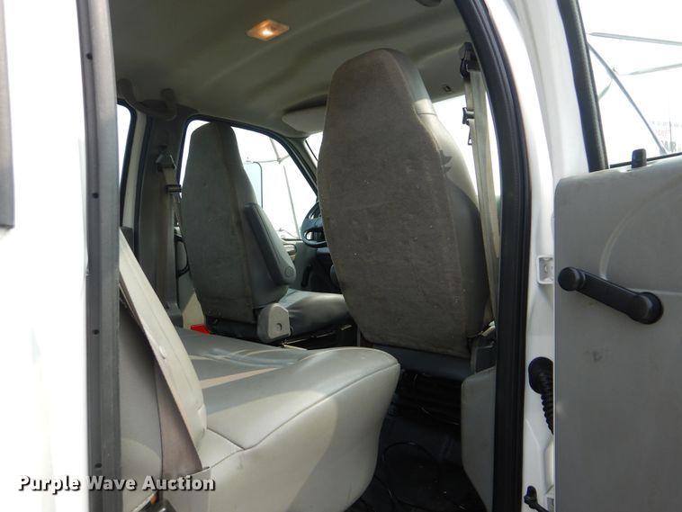 image for item GM9181 2009 Ford F750 Super Duty XL  utility truck