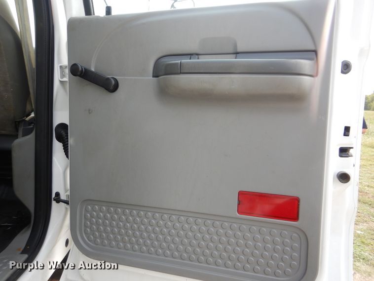 image for item GM9181 2009 Ford F750 Super Duty XL  utility truck