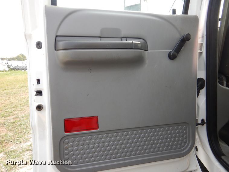 image for item GM9181 2009 Ford F750 Super Duty XL  utility truck