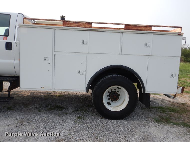 image for item GM9181 2009 Ford F750 Super Duty XL  utility truck