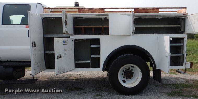 image for item GM9181 2009 Ford F750 Super Duty XL  utility truck