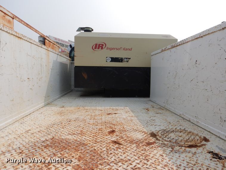 image for item GM9181 2009 Ford F750 Super Duty XL  utility truck