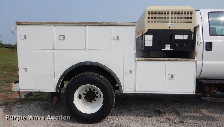 image for item GM9181 2009 Ford F750 Super Duty XL  utility truck