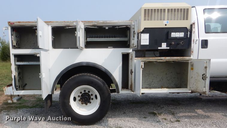 image for item GM9181 2009 Ford F750 Super Duty XL  utility truck