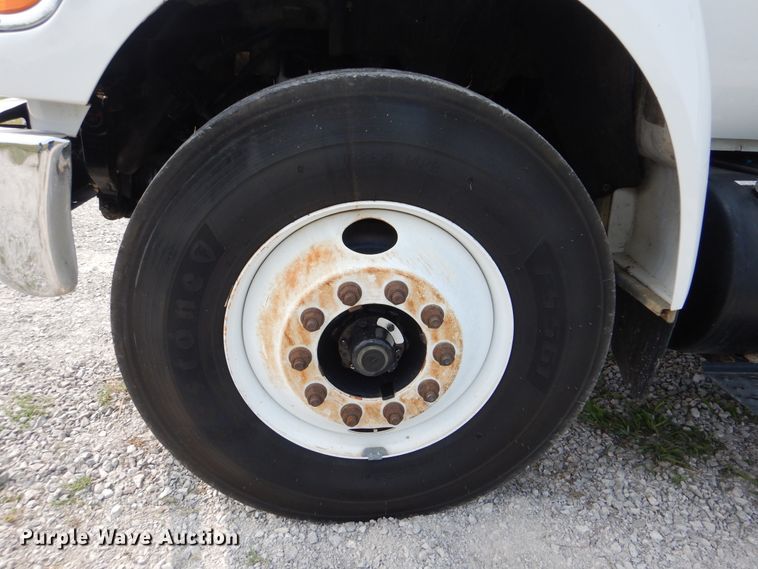 image for item GM9181 2009 Ford F750 Super Duty XL  utility truck