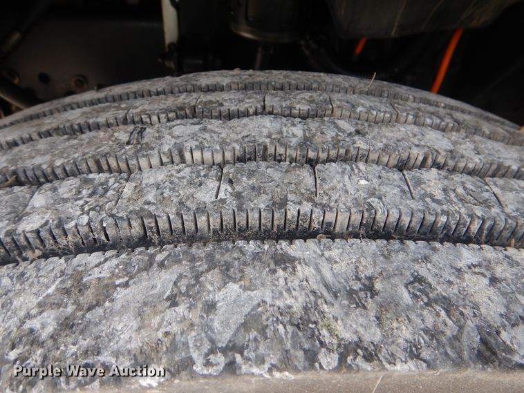 image for item GM9181 2009 Ford F750 Super Duty XL  utility truck