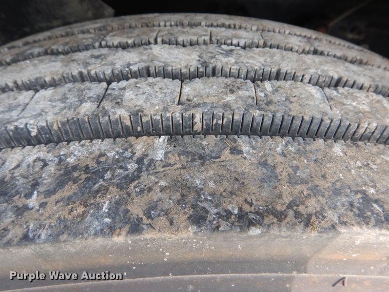 image for item GM9181 2009 Ford F750 Super Duty XL  utility truck